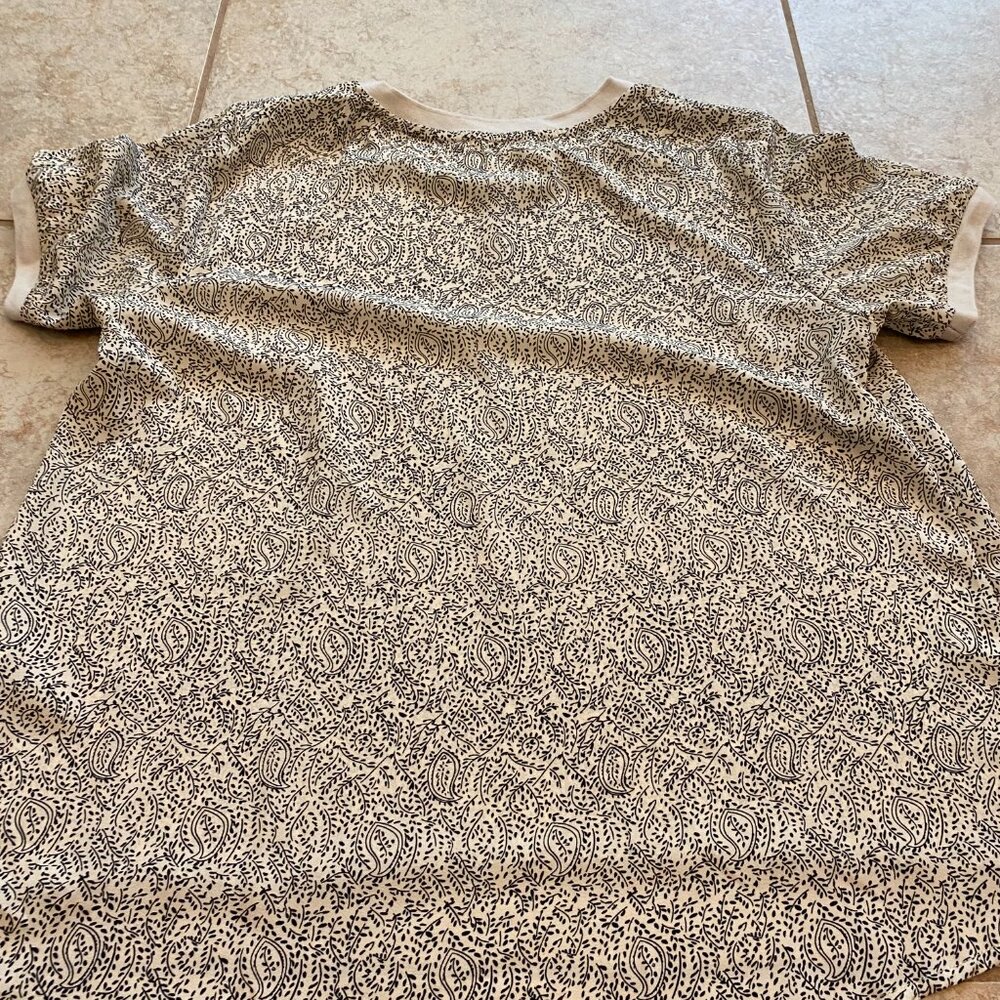 Patterned Blouse - Picture 2 of 4